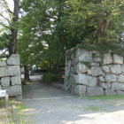 門扉の痕跡の石垣
