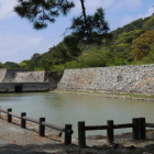 内堀と本丸跡石垣
