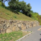 腰巻土塁と鵰門跡
