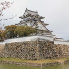 南西角から内堀、本丸石垣、天守閣