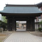 本丸に在る薬医門表側