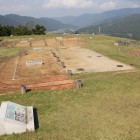 本丸内部、建物跡の地表表示