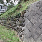 高土塁東断面を堀跡住宅地側より見る
