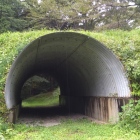 土橋の下にトンネルが