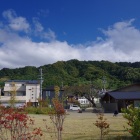 最寄りのJR四条畷駅近くから見た飯盛山