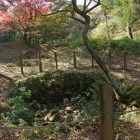 釣井の段に残る六つの井戸のひとつ。内部もしっかり石組みされている。