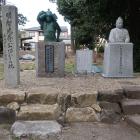 一日市場八幡神社の明智光秀公ゆかりの地の石碑と像