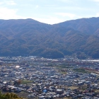 諏訪大社前宮と杖突峠の両方を監視できますね。