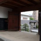 門内側と扉