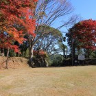 本丸北土塁と北虎口の眺め