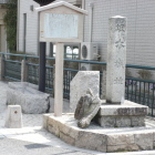 城下町通りに在る城名石碑と案内板