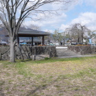 城址公園中央の模擬石垣