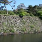 西外堀越しに天守群を仰ぐ