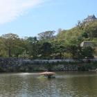 東内堀越しの天守と岡口門（左端）