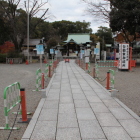 手前が本丸跡、奥が二の丸本殿