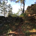 虎口登城路、左本丸外曲輪石垣右本丸石垣