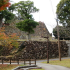 本丸東隣の曲輪の石垣と小天守台