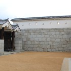本丸門桝形東石垣と漆喰土塀