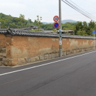 国分寺土塀、仁王門右手側