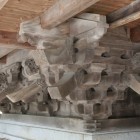 床下の五重塔軒下組物が使用されてる