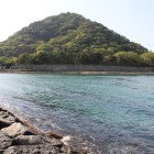 二の丸城塁石垣、日本海と指月山麓に見える