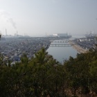 城山の南端から南を遠望。すぐそこは瀬戸内海。
