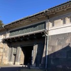 外側。櫓に入り口が。