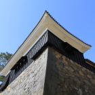 二ノ丸高石垣、太鼓櫓を見上げる