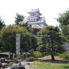 長浜城石碑と天守閣