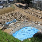 天球丸出隅角より巻石垣、楯蔵曲輪内の復元石垣工事を見る