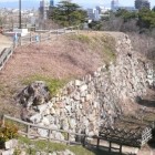 本丸北側を守る石垣、先端が富士見櫓跡
