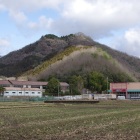 駅前周辺からの城山遠望