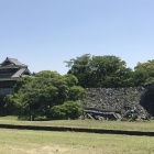 戌亥櫓と崩落した石垣Hの文字は本丸の石垣、この時