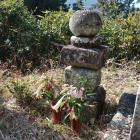 三寶寺の湯川直光の墓（たぶん）