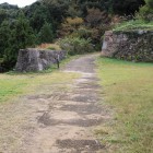 菅谷口跡石垣、右手口は七曲り登城口20分で山頂