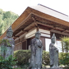 方丈の西側、阿弥陀三石仏