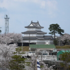辰巳櫓より陸自に囲まれてる三階櫓を眺める