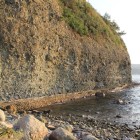 海蝕崖の砂岩、礫岩地層だ見える