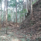 本郭の高土塁外側と横堀