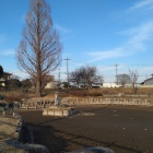 公園には池、冬は水なし