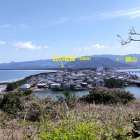 本丸より「虹の松原」と「鏡山」を望む