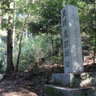 壺阪寺方面のコースにある高取城址の碑
