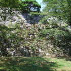 淡路丸より本丸石垣（野面積で城内で一番古い石垣）