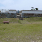 二ノ丸北側虎口と石垣白土塀、出丸より
