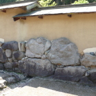 一乗谷城下町復元築地塀と礎石列