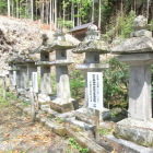 宇迦神社の棚倉歴代藩主の燈籠