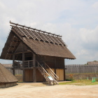 北内郭の高床住居