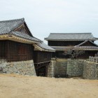 左から乾門東続櫓､乾門、乾櫓