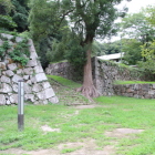 枡形内部から一の門跡の石垣