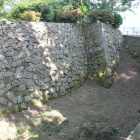 本丸空堀と石垣、南側